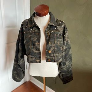 Essue studded cropped camo jacket Size S